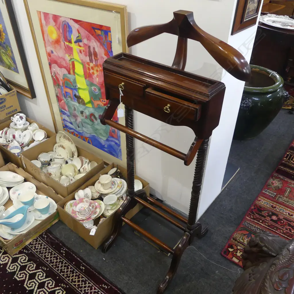 VICT MAHOGANY MENS DRESS 2 DRAWER MANSROBE L1180 L500 W220MM Image 1++