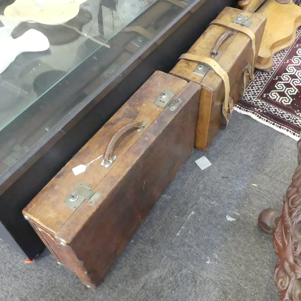 2 VINTAGE LEATHER SUITCASES W.675mm Image 1++
