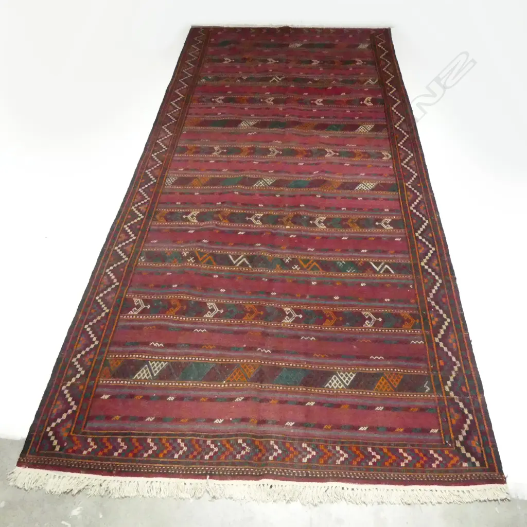 LARGE RICH RED BACKGROUND GEOMETRIC PERSIAN RUG L3710 W1600 Image 1++