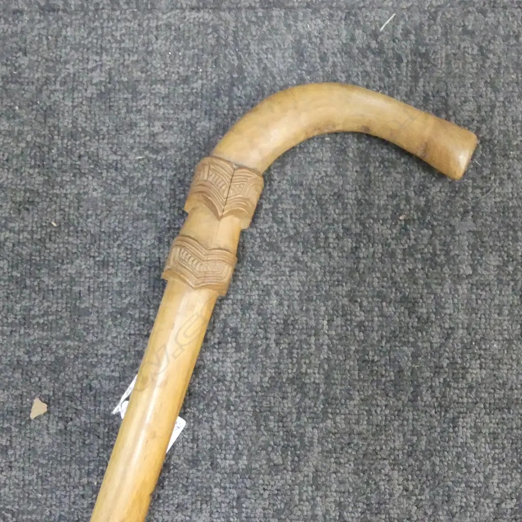 VINTAGE MAORI CARVED WALKING STICK Image 1++