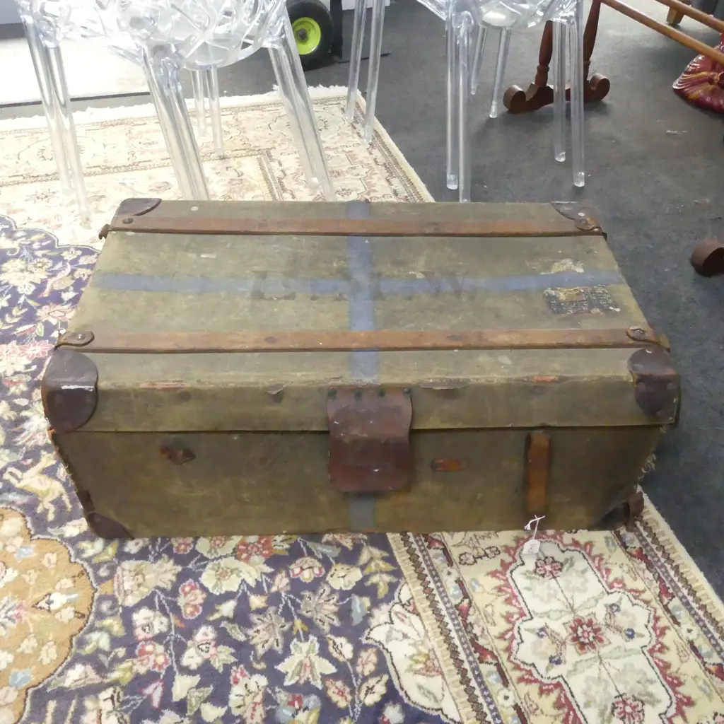 VINTAGE TRAVEL TRUNK (FAULTS) Image 1++