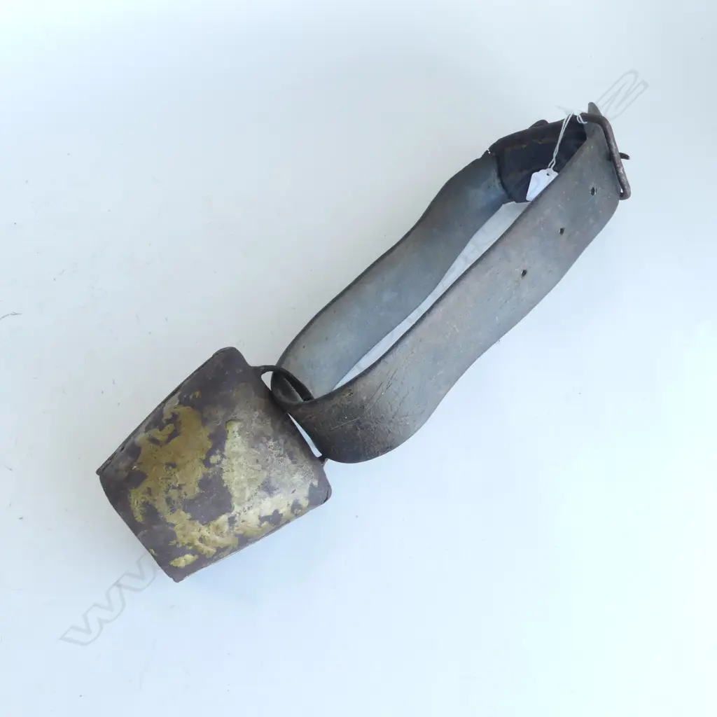 VINTAGE COW BELL w LEATHER STRAP Image 1++