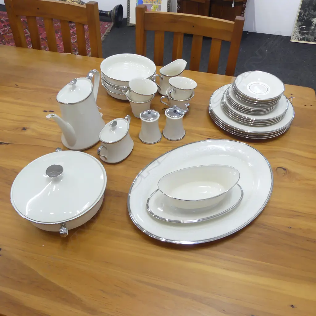 LENOX USA 'MOONSPUN' DINNER SERVICE Image 1++