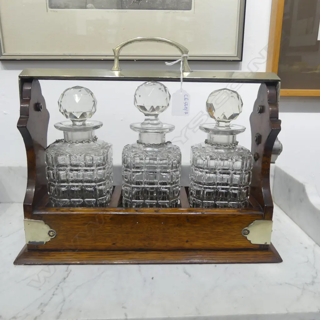 TANTALUS w. 3 CRYSTAL DECANTERS chips W.375mm no key req. Image 1++