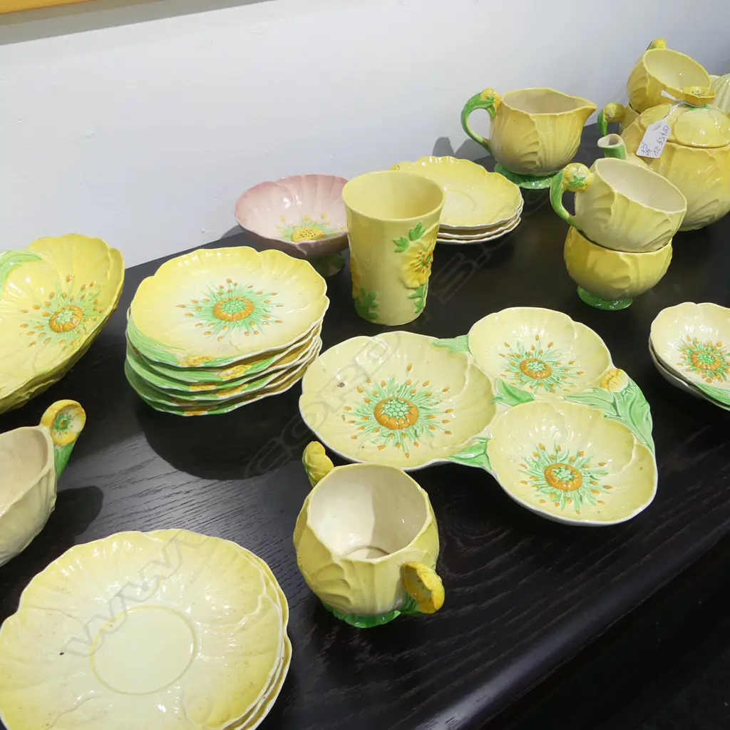 LGE COLLECTION CARLTONWARE 'BUTTERCUP'; TEAPOT, LEMON SQUEEZER ETC Image 1++