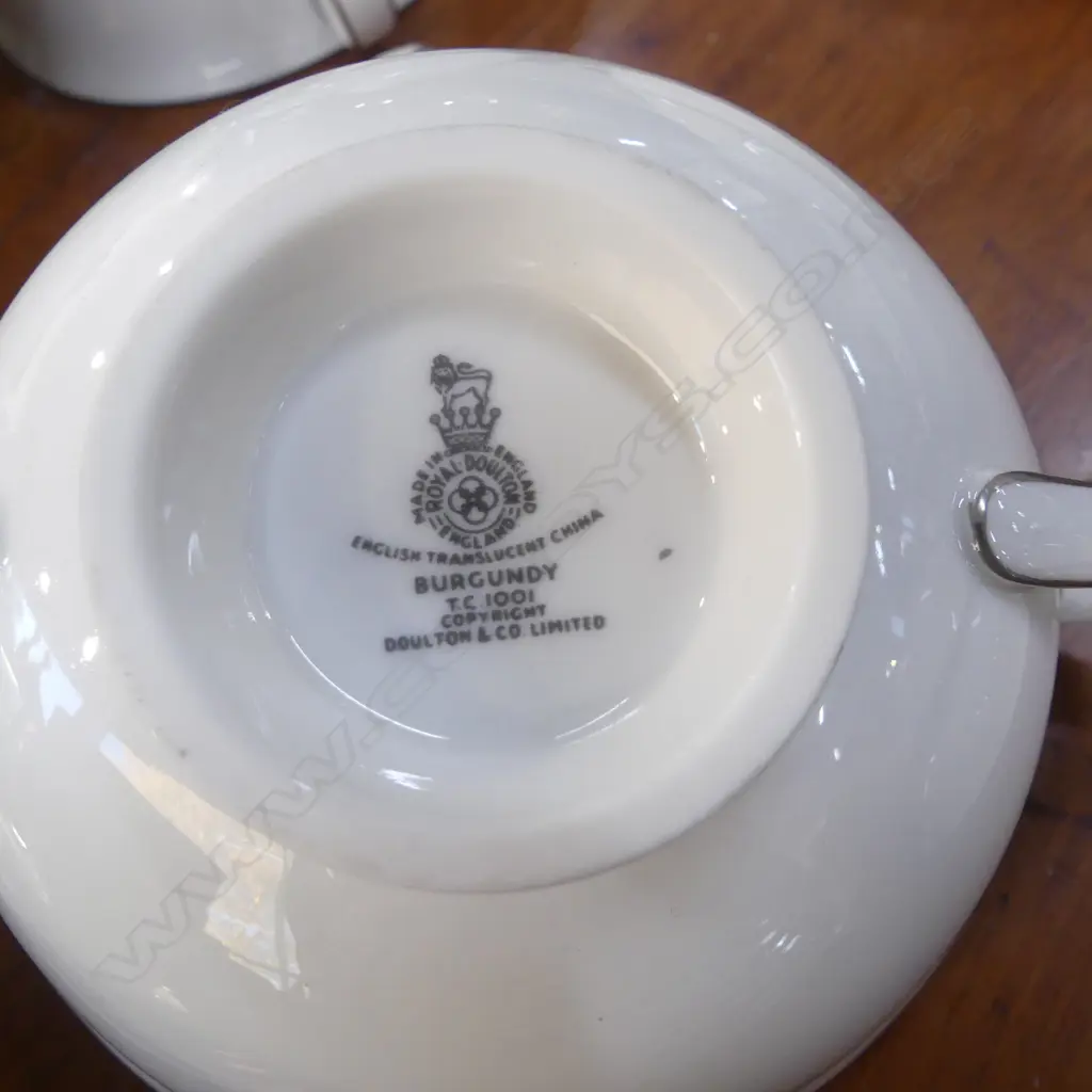 ROYAL DOULTON 'BURGUNDY' PART DINNER SERVICE Image 1++