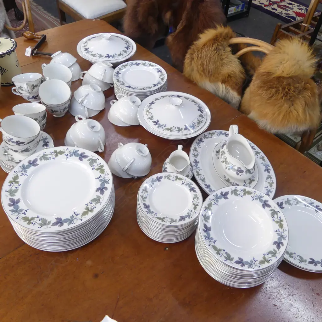 ROYAL DOULTON 'BURGUNDY' PART DINNER SERVICE Image 1++