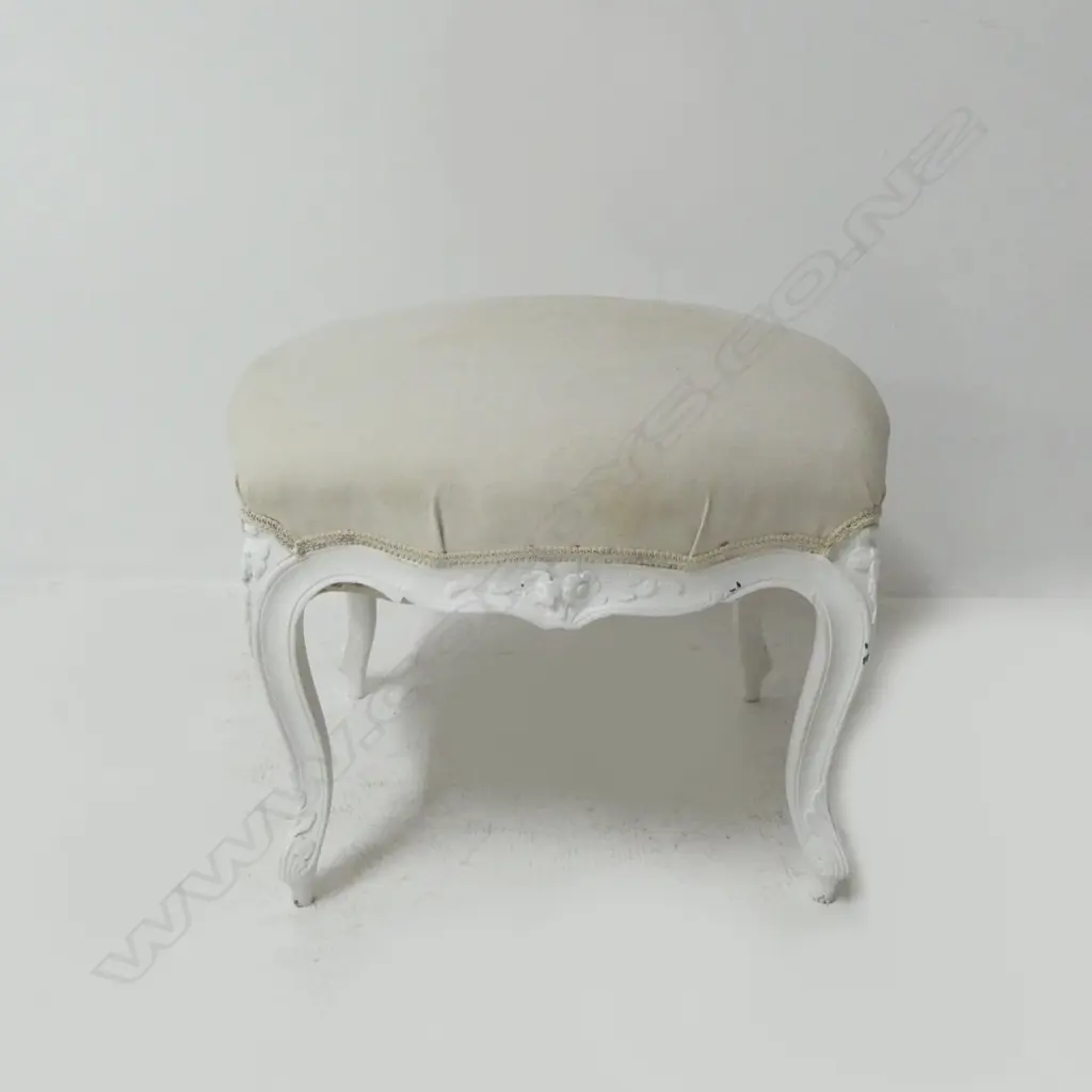 FRENCH STYLE WHITE FOOT STOOL Image 1++