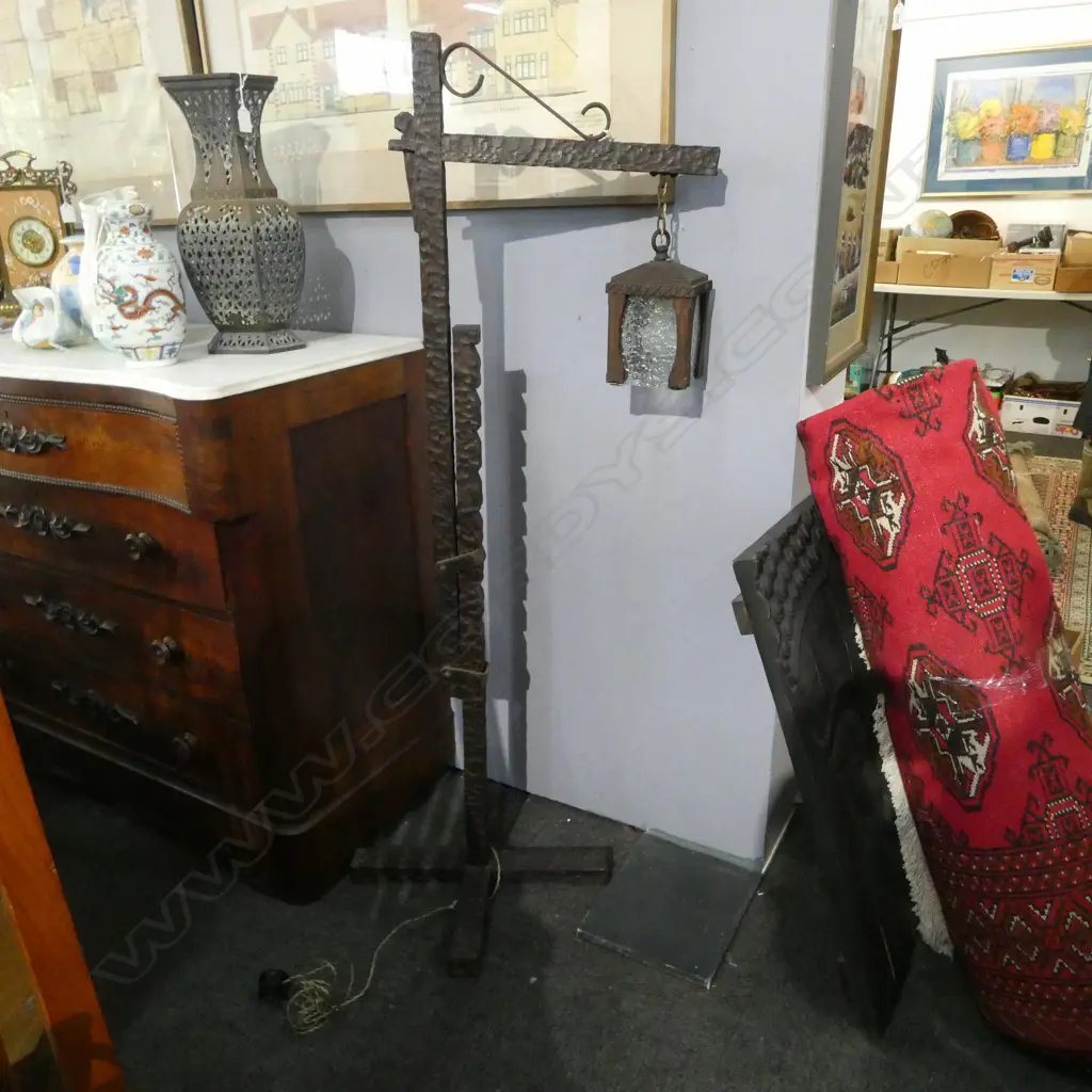 ARTS & CRAFTS  WOOD & IRON STREET LAMP STANDARD LAMP  H1400MM Image 1++