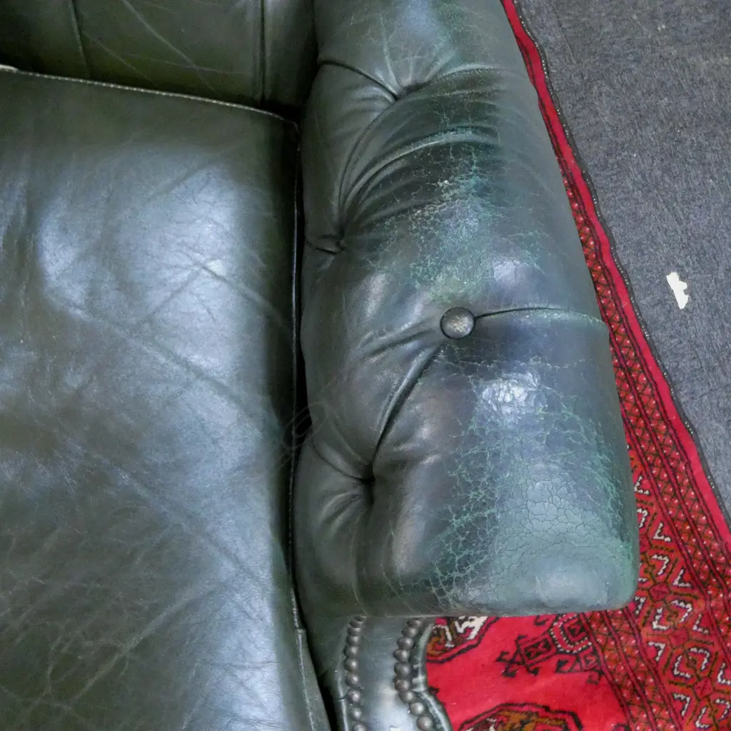 GREEN LEATHER WINGBACK CHAIR SOME WEAR Image 1++