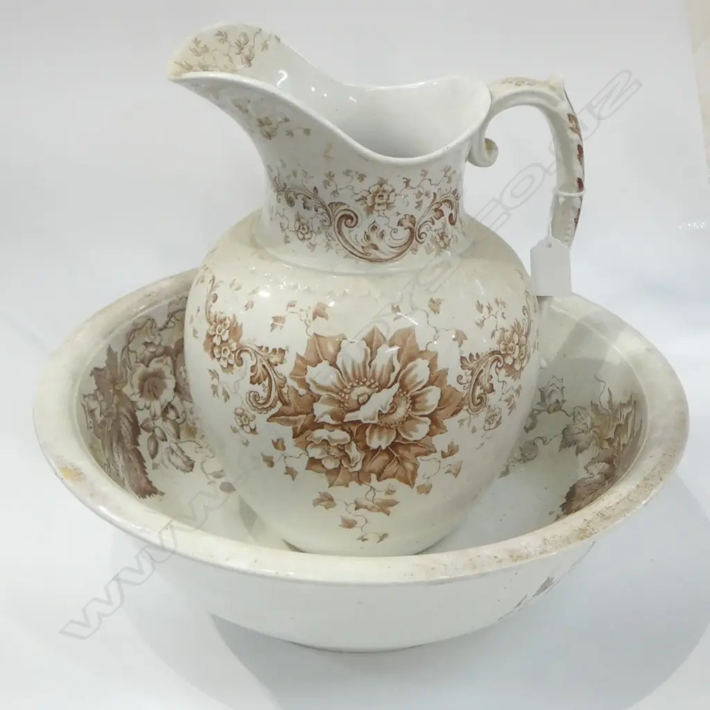 VICT JUG & WASH BASIN  BROWN FLORAL PAT  Image 1++