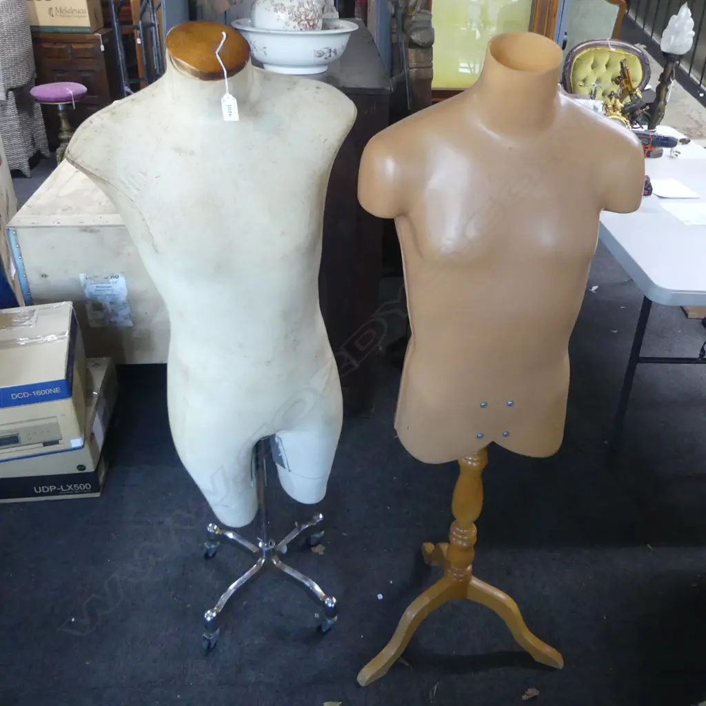 THEEE MANNEQUIN Image 1++