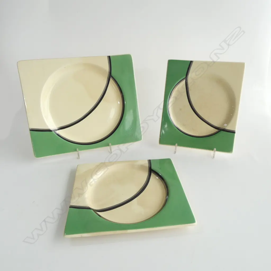 3 HAND PAINTED CLARICE CLIFF RECTANGULAR PLATES, CRAZED, 1 w. HAIRLINE 190x230mm Image 1++