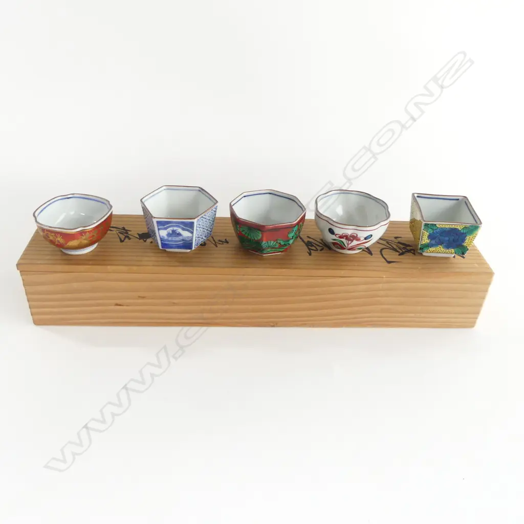 BOXED MID CENTURY SMALL JAPANESE CUPS  L350MM Image 1++
