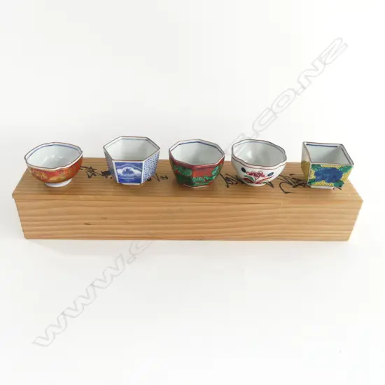 BOXED MID CENTURY SMALL JAPANESE CUPS  L350MM