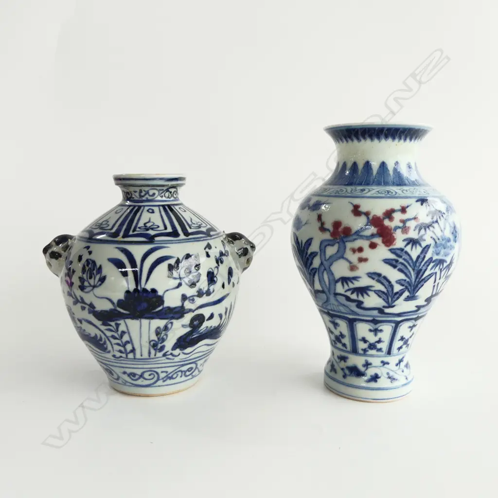 2 ORIENTAL B/W VASES H.165mm Image 1++