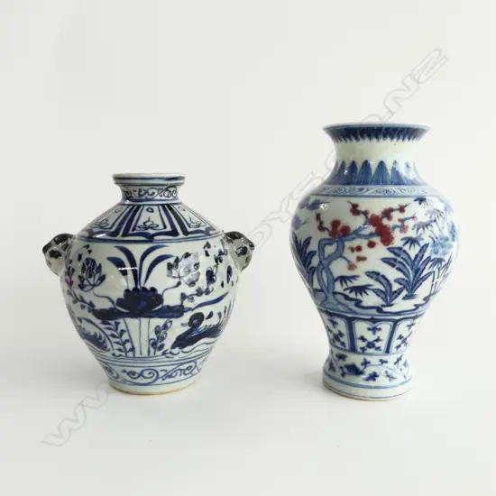 2 ORIENTAL B/W VASES H.165mm