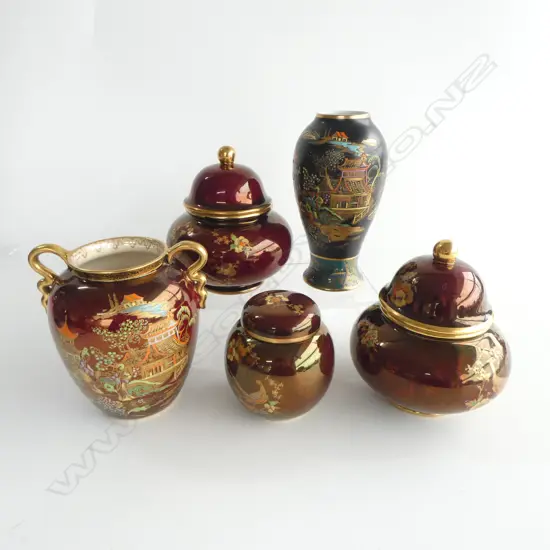 5 PCES CARLTON WARE; 4 ROUGE ROYAL INCL. PR LIDDED VASES + BLACK VASE H.150mm