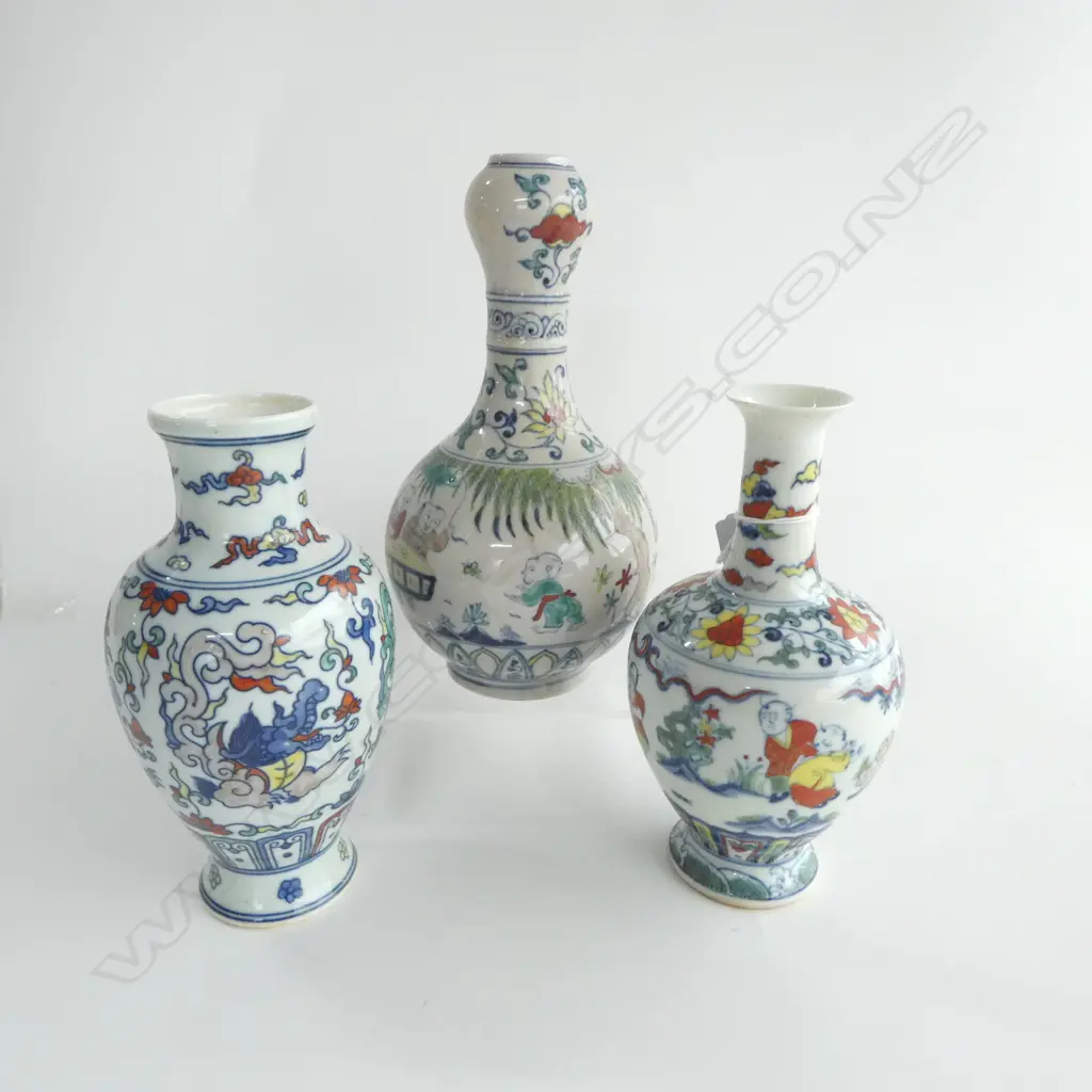 3 CHINESE DUCAI VASES H.225mm Image 1++