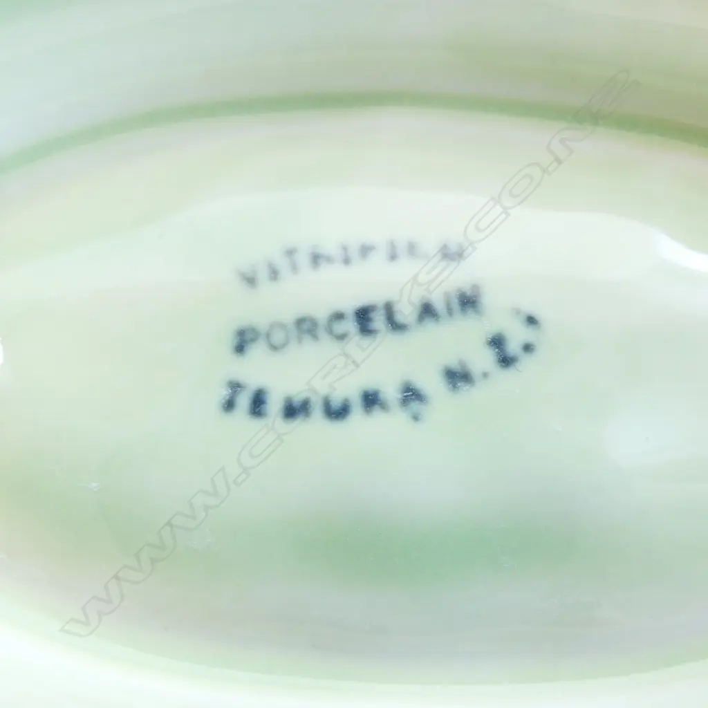 PR TEMUKA PORCELAIN LEAF DISHES W.190mm + PR MAJOLICA HAND HOLDING CORN COB VASES H.175mm Image 1++