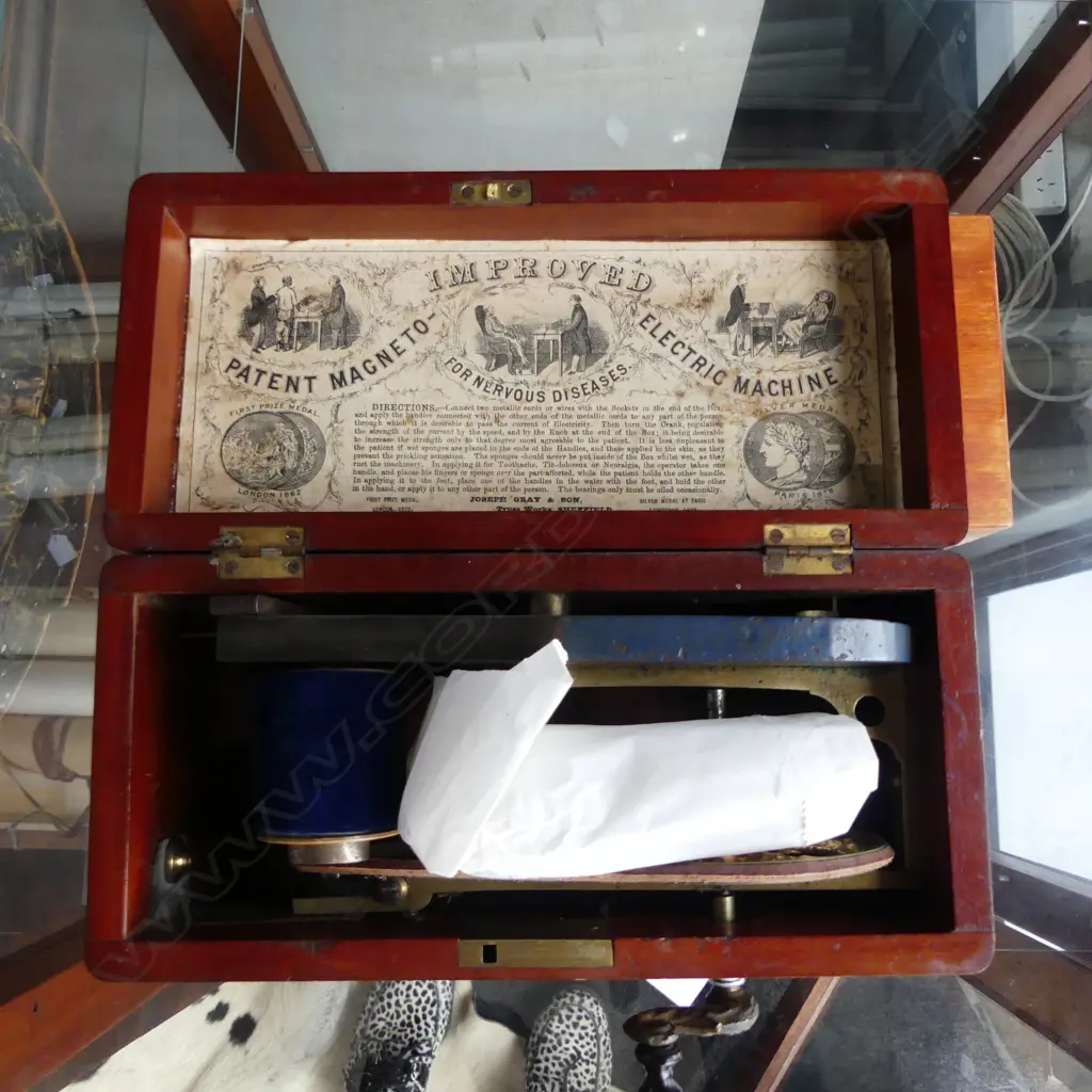 VICTORIAN 'PATENT MAGNETO-ELECTRIC MACHINE' 255x125x115mm Image 1++