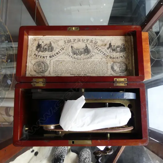 VICTORIAN 'PATENT MAGNETO-ELECTRIC MACHINE' 255x125x115mm