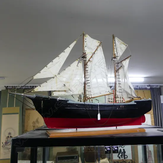 VINTAGE MODEL SCHOONER SAIL BOAT W 2 MASTS. Fully rigged. On stand. L.930mm