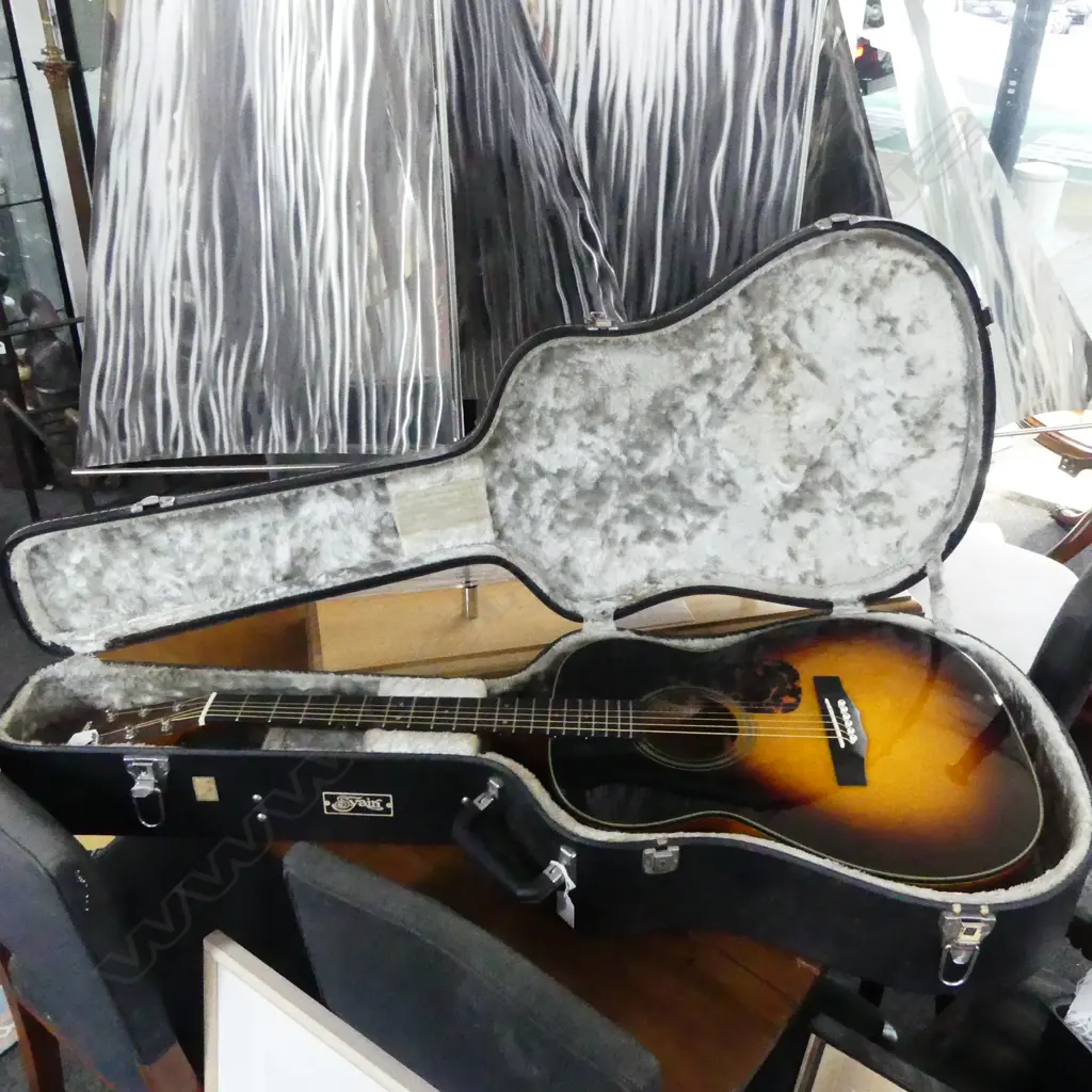 MORRIS ACOUSTIC GUITAR 'F-01TS' WITH HARD SHELL CARRY CASE  Image 1++