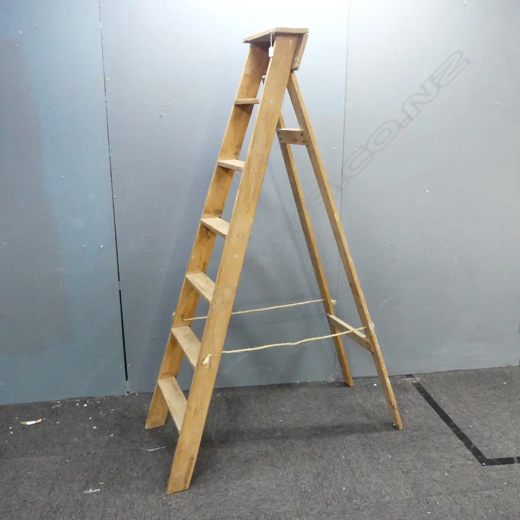 VINTAGE WOODEN LADDER H.1930mm Image 1++