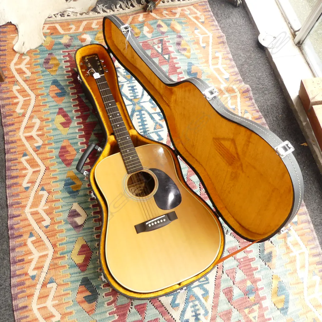 MORRIS ACOUTIC GUITAR 'W-18' WITH HARD SHELL CARRY CASE Image 1++