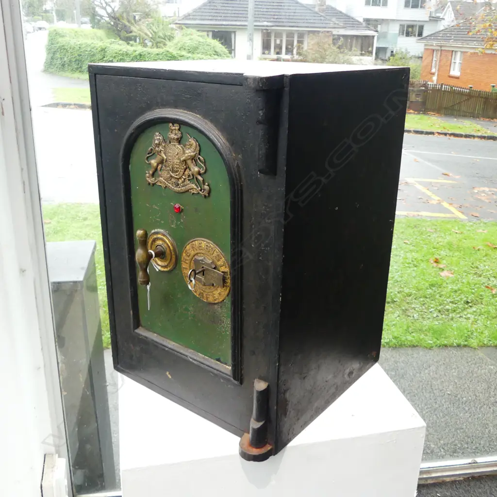 SMALL SIZE ENGLISH FIRE SAFE & KEY H550 W375MM Image 1++