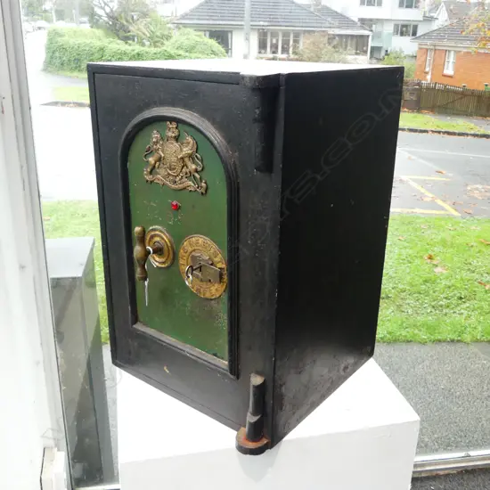 SMALL SIZE ENGLISH FIRE SAFE & KEY H550 W375MM