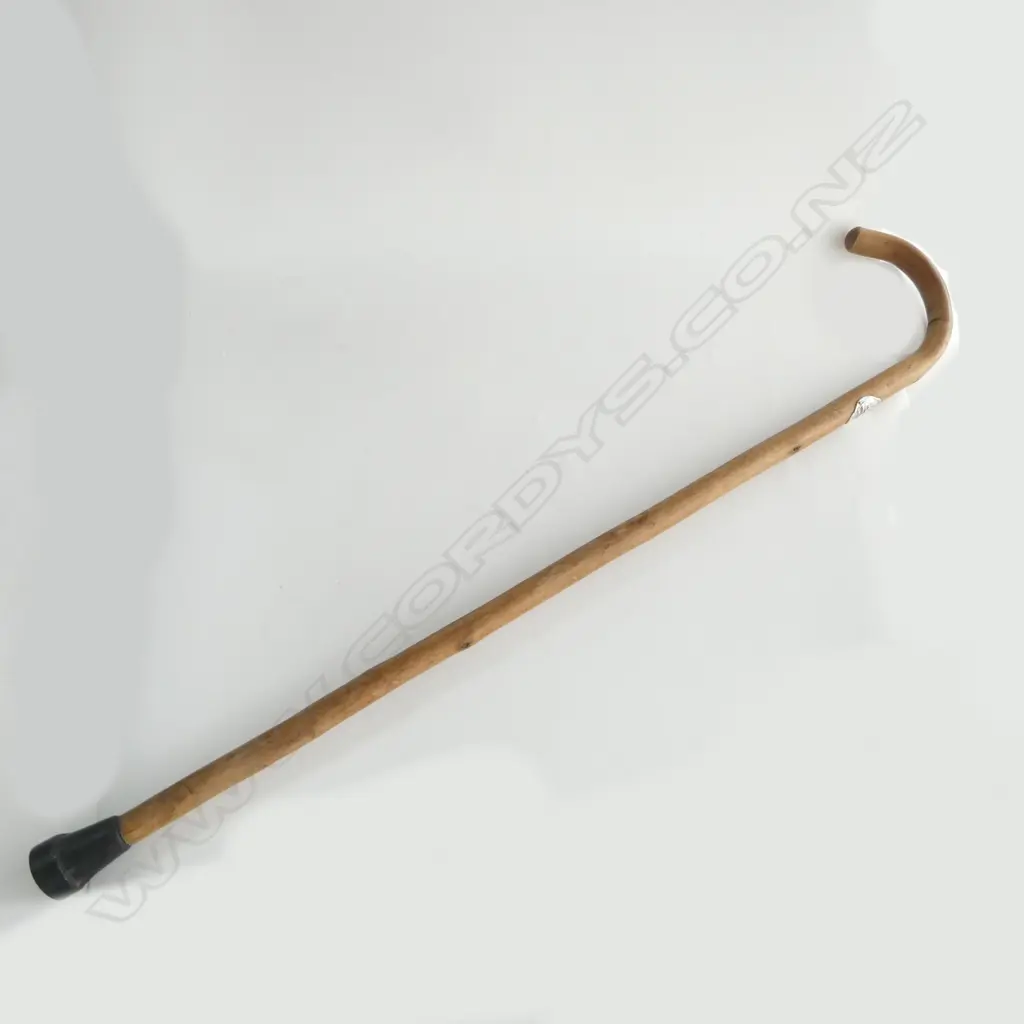 VINTAGE WOODEN AUSTRIAN WALKING CANE WITH COMMEMORATING SHIELD BADGE, 930mm Image 1++