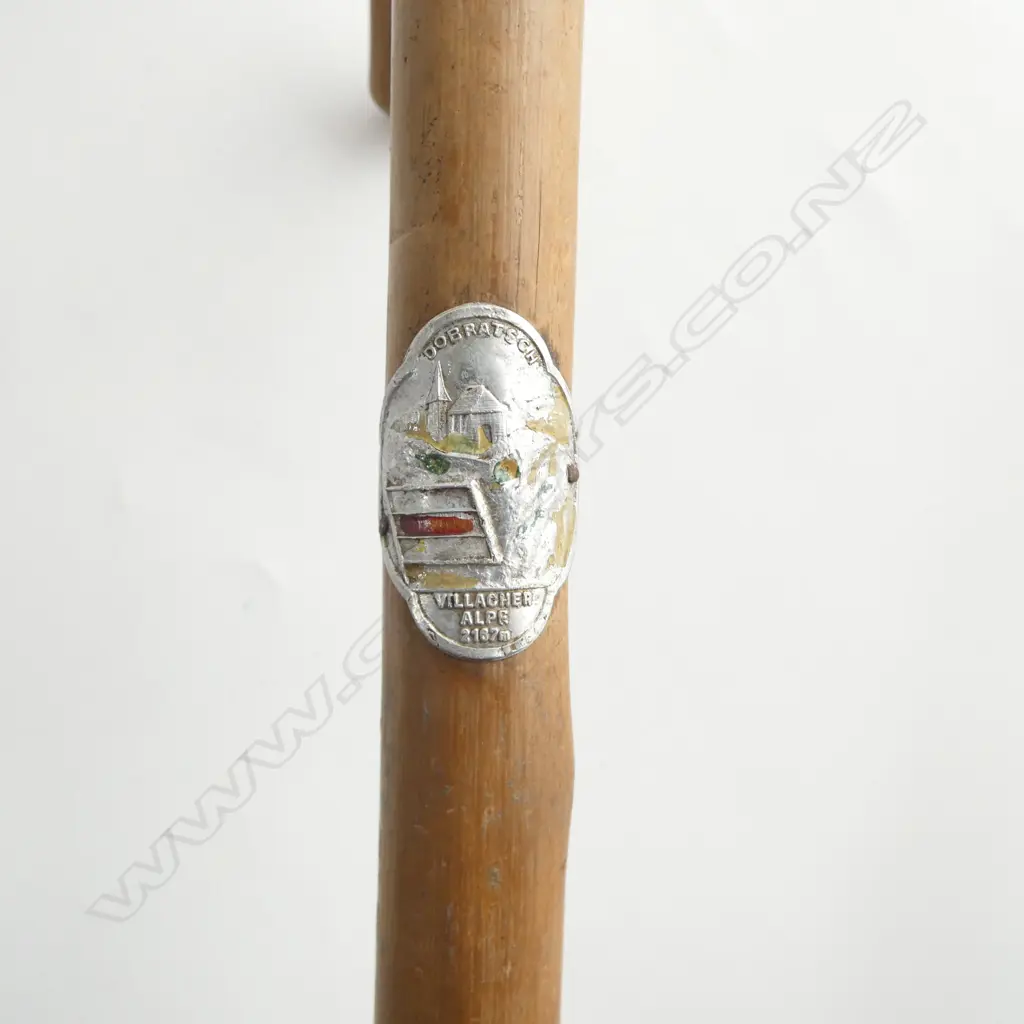 VINTAGE WOODEN AUSTRIAN WALKING CANE WITH COMMEMORATING SHIELD BADGE, 930mm Image 1++