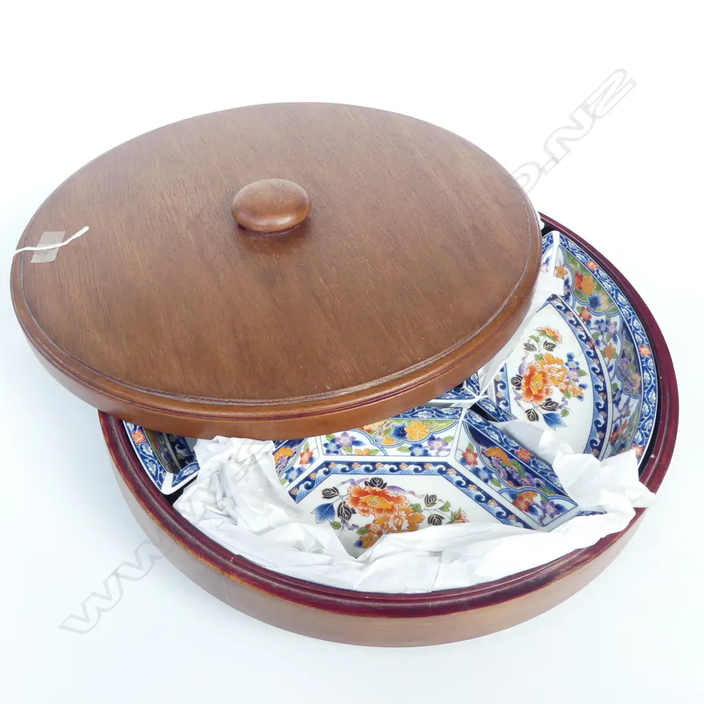 CHINESE PORCELAIN APATISER TRAYS ON LAZY SUSAN Dia.410mm Image 1++