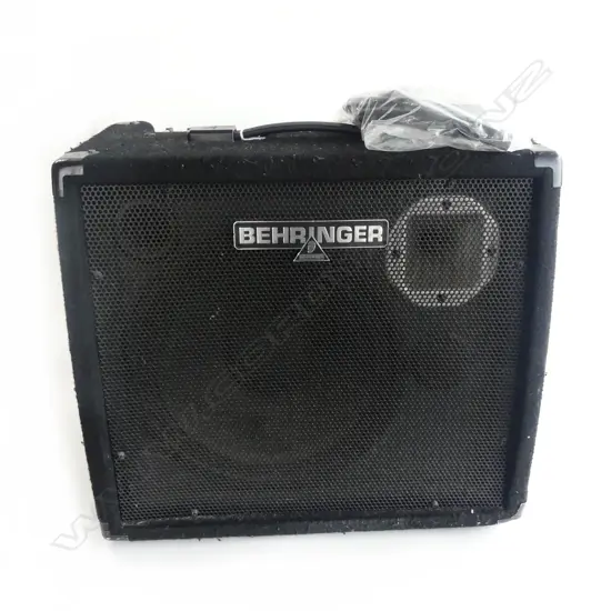 BEHRINGER ULTRATONE K1800FX KEYBOARD AMP + CORD