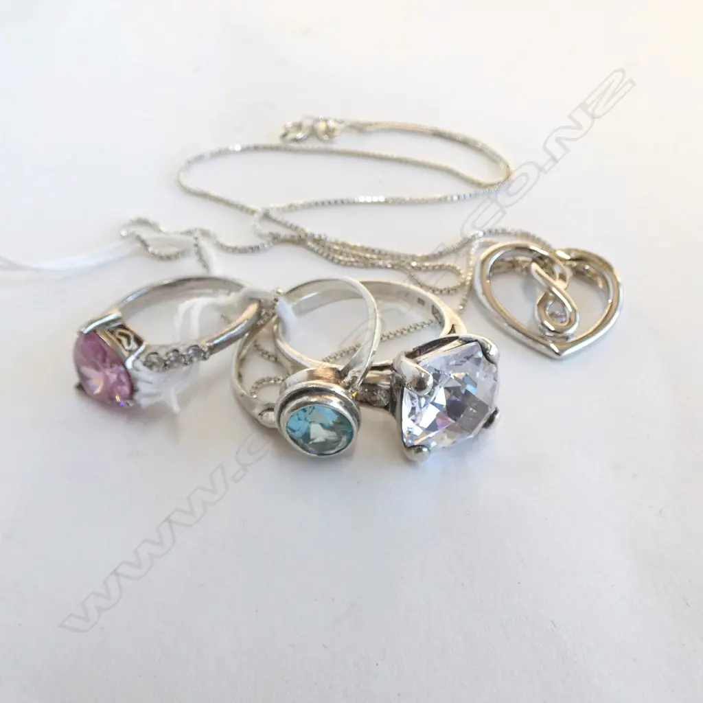 3 STG SILVER RINGS + 925 SILVER DIAMOND SET HEART PENDENT ON 50cm SIL CHAIN (MHJ) Image 1++