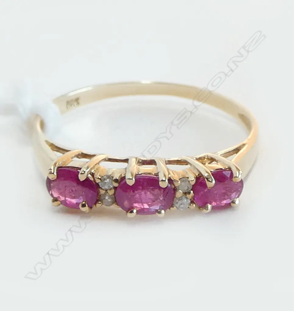 10ct RUBY & DIAMOND SET RING, 1.2gm size P Image 1++