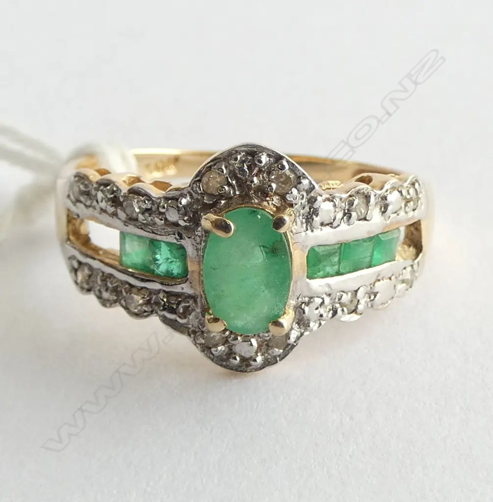 10CT EMERALD RING, 4x STONES MISSING 1.9gms SIZE O Image 1++