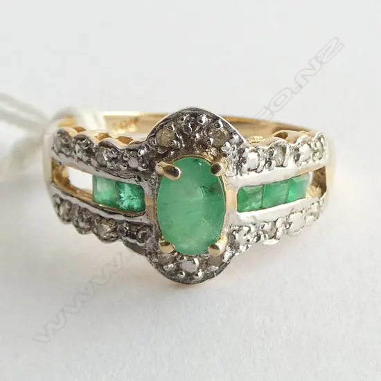 10CT EMERALD RING, 4x STONES MISSING 1.9gms SIZE O