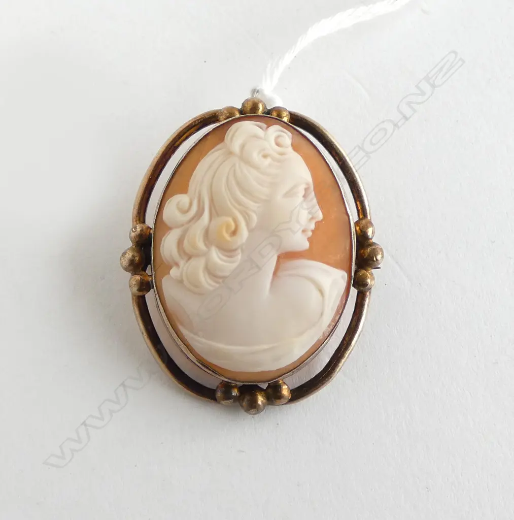 9CT GOLD CAMEO BROOCH/PENDANT Image 1++