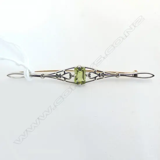 14ct GRN STONE/GEM? SET BROOCH, 2.2gm