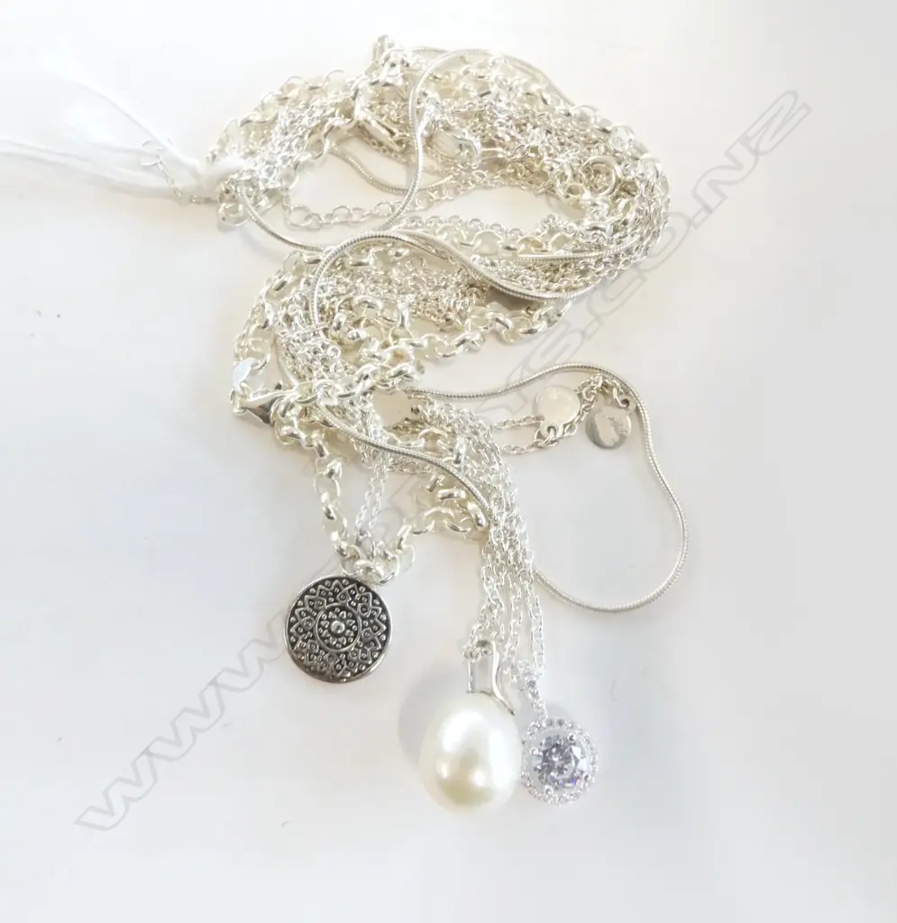 6 SILVER CHAINS some w pendants, new Image 1++