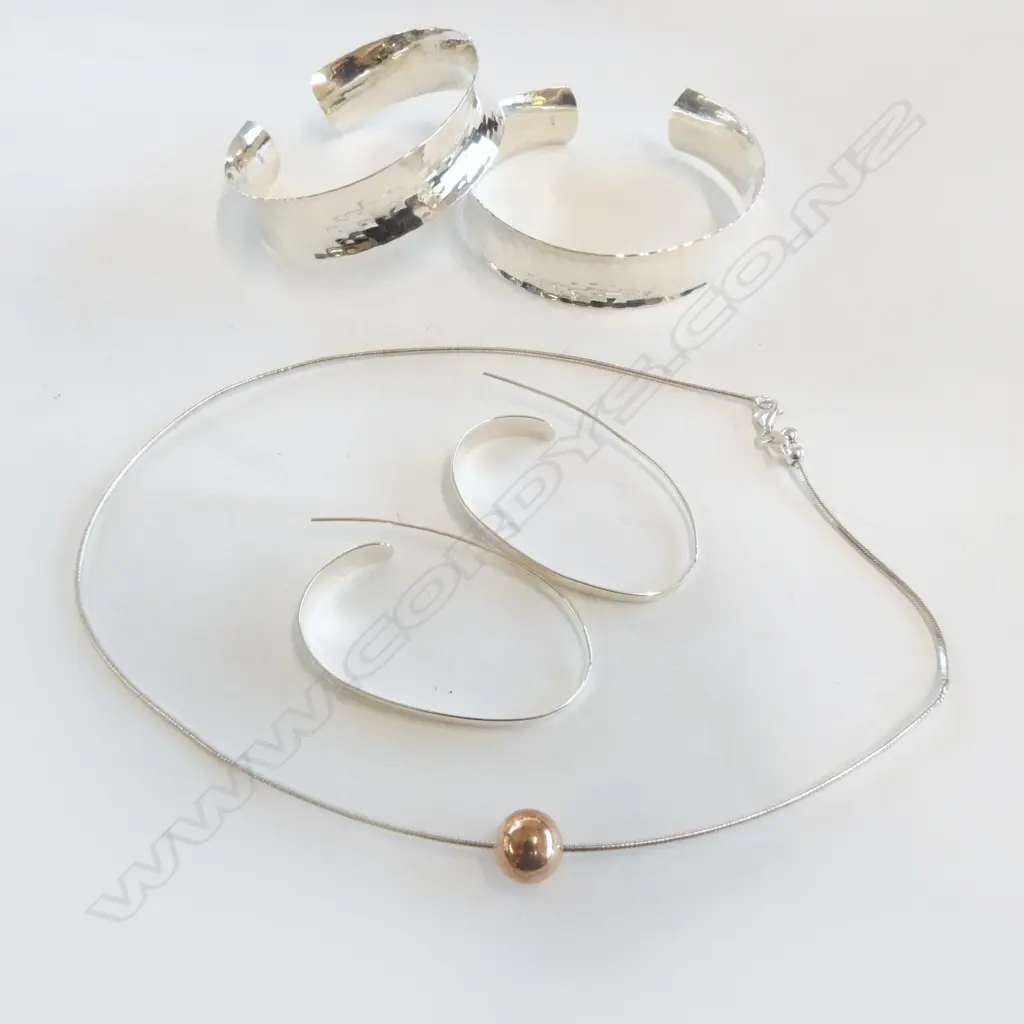 2 BEATEN SILVER CUFF BRACELETS, PR SILVER EARRINGS & SILVER OMEGA CHAIN w BALL DETAIL (repair/fault?) Image 1++