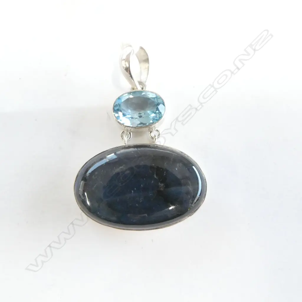 SILVER SET BLUE LABRADORITE PENDANT  Image 1++