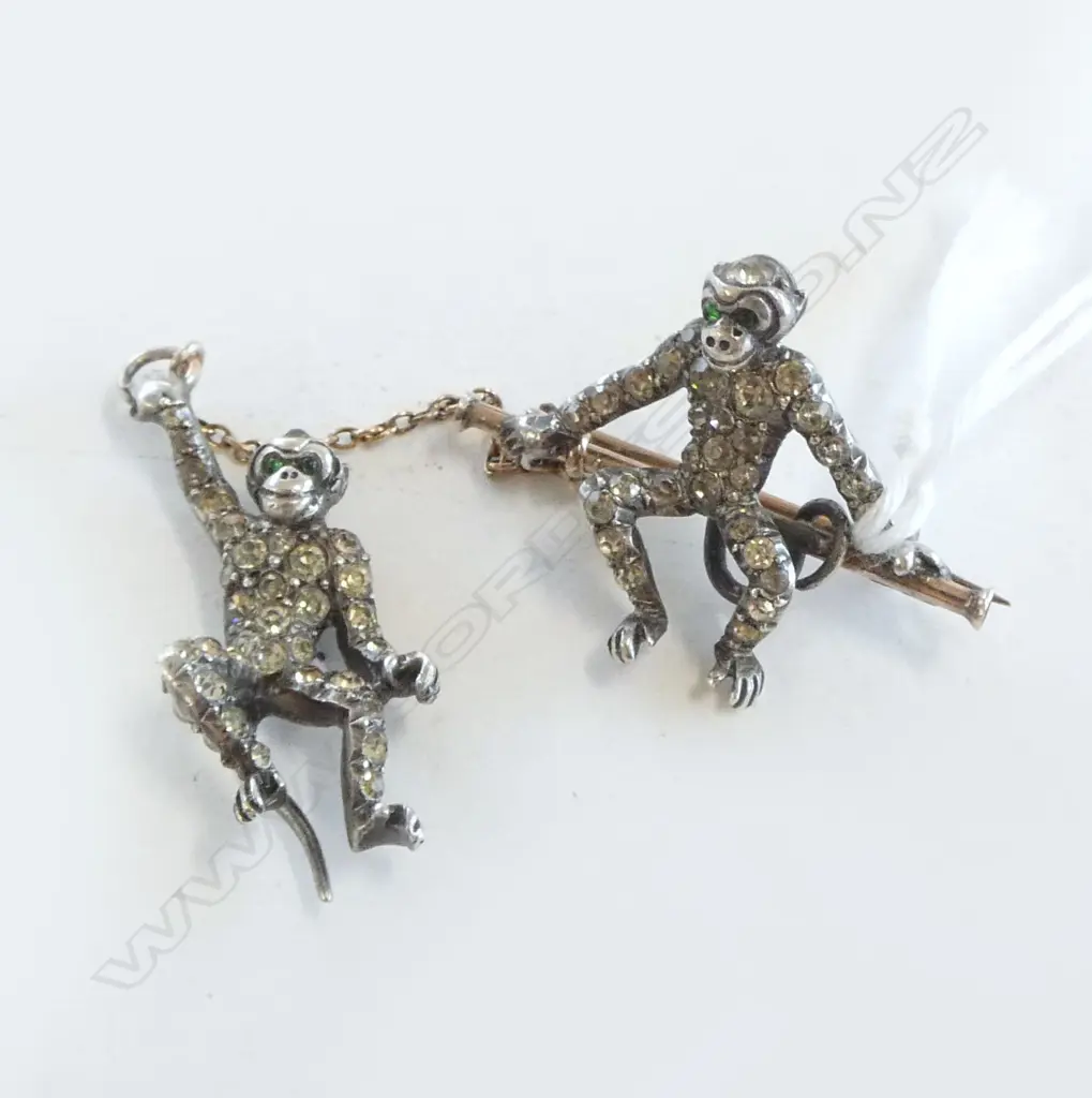 ANTIQUE SILVER & PASTE PERFORMING MONKEYS BROOCH Image 1++
