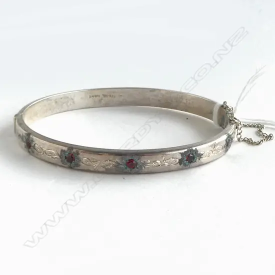 NZ MADE STERLING SILVER AND GARNET HINGED BANGLE