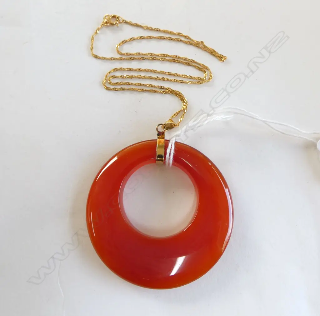 CARNELIAN PENDANT NECKLACE w. 14CT BAIL, 10CT CHAIN (0.86gms)  Image 1++