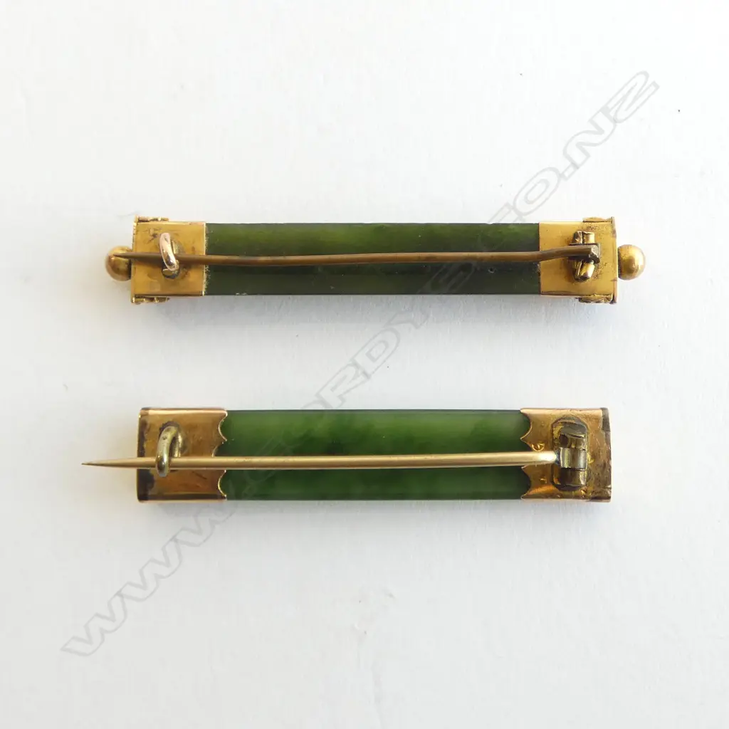TWO COLONIAL 9CT GOLD AND POUNAMU BROOCHES Image 1++