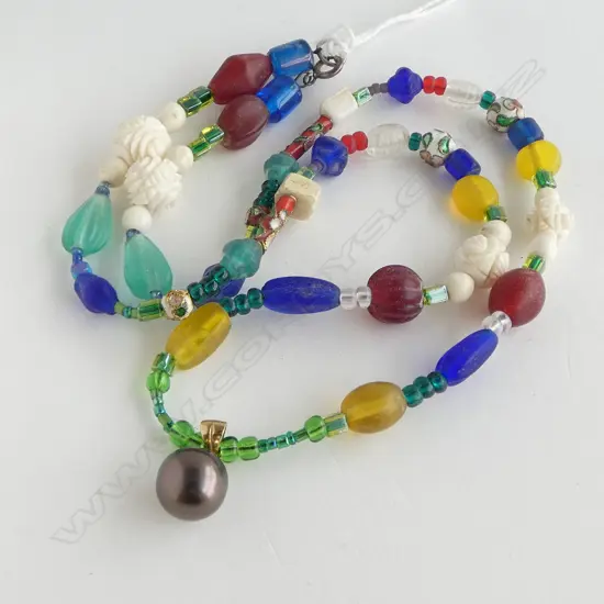 VINTAGE GLASS BEAD NECKLACE WITH BLACK TAHITIAN PEARL PENDANT